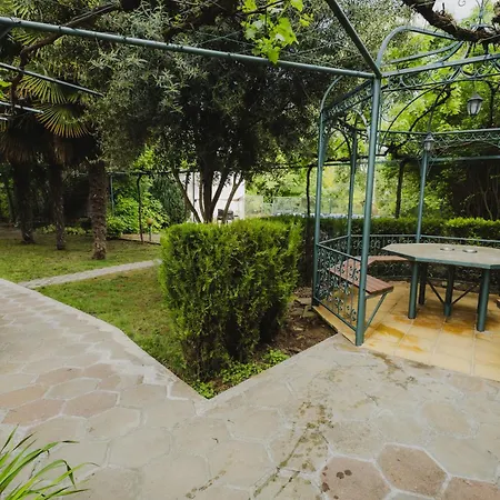 модерен артемида с басейн и градина Appartement Ravda